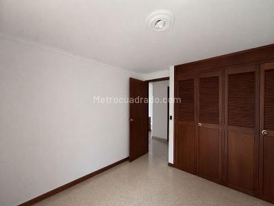 Apartamento de 3 alcobas en arriendo en El Poblado, Medellín, 136 m² · foto 15 de 20