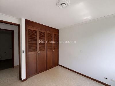 Apartamento de 3 alcobas en arriendo en El Poblado, Medellín, 136 m² · foto 18 de 20