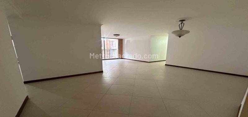 4BR Apartment in Jardines (120 m²) - 2