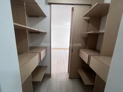 Apartamento de 3 alcobas en arriendo en Loma Del Indio, Medellín, 87 m² · foto 10 de 13
