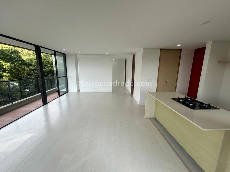 1BR Apartment in Loma Del Esmeraldal (70 m²) - 2