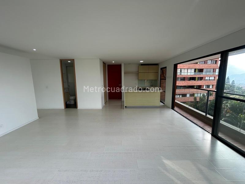 1BR Apartment in Loma Del Esmeraldal (70 m²) - 3