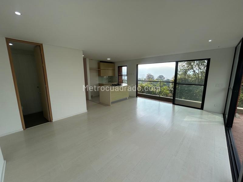 1BR Apartment in Loma Del Esmeraldal (70 m²) - 4