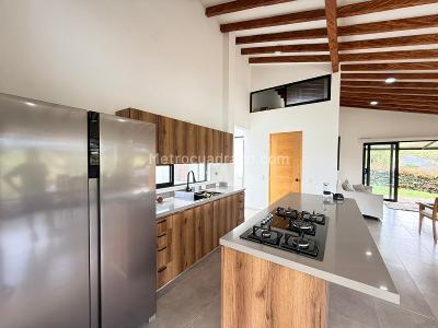 Casa de 3 alcobas en venta en Rio Negro, Rionegro, 186 m² · foto 2 de 20