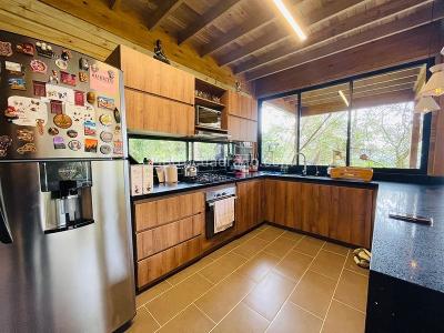Casa de 3 alcobas en venta en Catedral, Envigado, 225 m² · foto 8 de 20