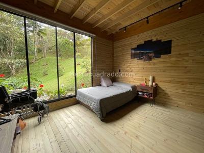 Casa de 3 alcobas en venta en Catedral, Envigado, 225 m² · foto 9 de 20