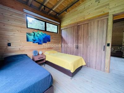 Casa de 3 alcobas en venta en Catedral, Envigado, 225 m² · foto 11 de 20