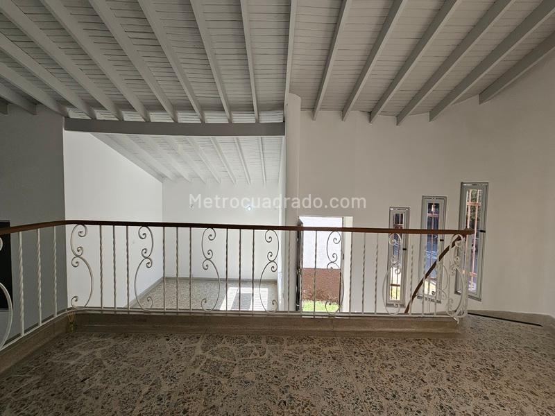 5BR House in Otro (300 m²) - 4