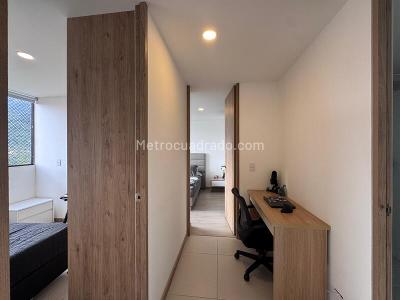 Apartamento de 3 alcobas en arriendo en Loma Del Escobero, Envigado, 67 m² · foto 5 de 11