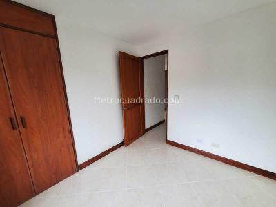 Apartamento de 3 alcobas en arriendo en Castropol, Medellín, 125 m² · foto 3 de 9