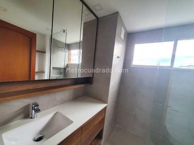 Apartamento de 3 alcobas en arriendo en Castropol, Medellín, 125 m² · foto 7 de 9