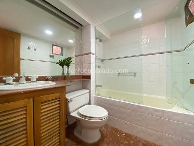 Apartamento de 2 alcobas en arriendo en Laureles, Medellín, 220 m² · foto 11 de 15
