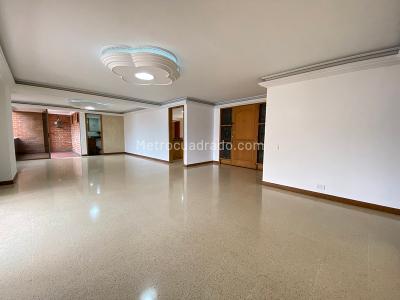 Apartamento de 2 alcobas en arriendo en Laureles, Medellín, 220 m² · foto 2 de 15