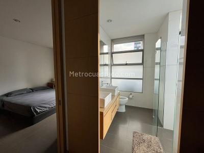 Apartamento de 2 alcobas en arriendo en Castropol, Medellín, 97 m² · foto 12 de 14
