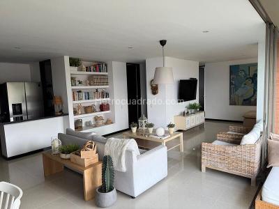 Apartamento de 2 alcobas en arriendo en El Poblado, Medellín, 145 m² · foto 2 de 7