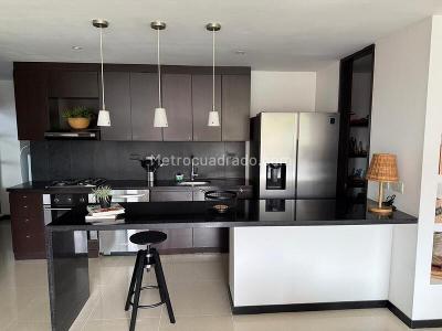 Apartamento de 2 alcobas en arriendo en El Poblado, Medellín, 145 m² · foto 3 de 7