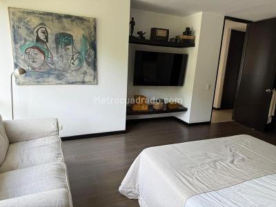 Apartamento de 2 alcobas en arriendo en El Poblado, Medellín, 145 m² · foto 5 de 7