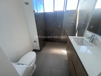 Apartamento de 3 alcobas en arriendo en El Poblado, Medellín, 200 m² · foto 10 de 15