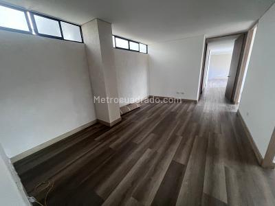 Apartamento de 3 alcobas en arriendo en El Poblado, Medellín, 200 m² · foto 4 de 15