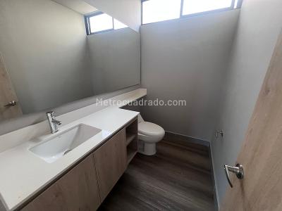 Apartamento de 3 alcobas en arriendo en El Poblado, Medellín, 200 m² · foto 9 de 15