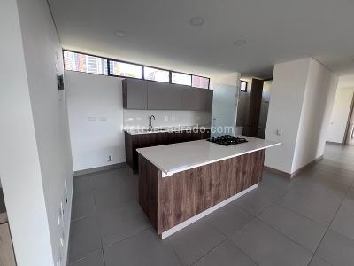 Apartamento en arriendo en El Poblado, Medellín · foto 2 de 14