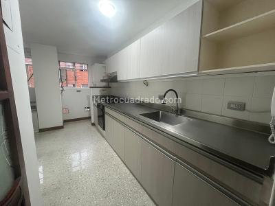 Apartamento de 3 alcobas en arriendo en Castropol, Medellín, 130 m² · foto 2 de 13