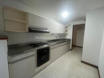 Apartamento de 3 alcobas en arriendo en Castropol, Medellín, 130 m² · foto 3 de 13