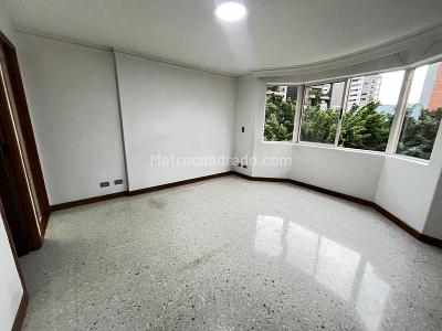 Apartamento de 3 alcobas en arriendo en Castropol, Medellín, 130 m² · foto 7 de 13