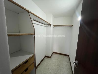 Apartamento de 3 alcobas en arriendo en Castropol, Medellín, 130 m² · foto 9 de 13