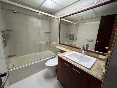 Apartamento de 3 alcobas en arriendo en Castropol, Medellín, 130 m² · foto 10 de 13