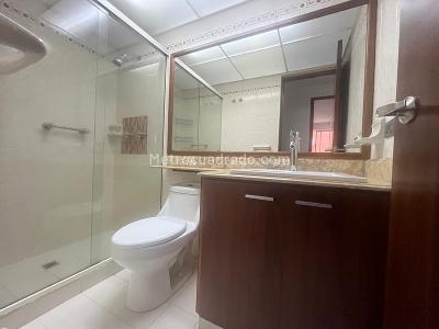 Apartamento de 3 alcobas en arriendo en Castropol, Medellín, 130 m² · foto 11 de 13