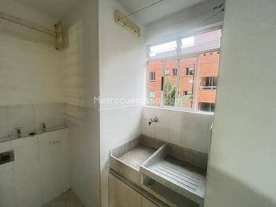 Apartamento de 3 alcobas en arriendo en Castropol, Medellín, 130 m² · foto 12 de 13