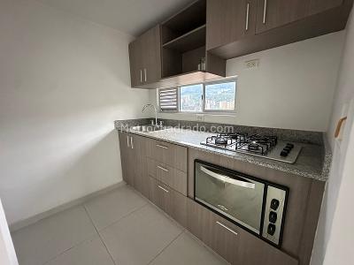 Apartamento de 2 alcobas en arriendo en Las Antillas, Envigado, 72 m² · foto 3 de 14