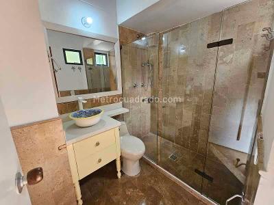 Casa de 4 alcobas en arriendo en El Poblado, Medellín, 252 m² · foto 18 de 20