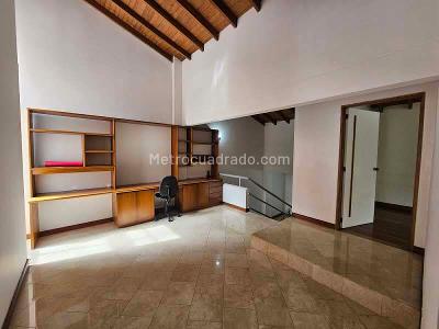 Casa de 4 alcobas en arriendo en El Poblado, Medellín, 252 m² · foto 4 de 20