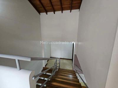 Casa de 4 alcobas en arriendo en El Poblado, Medellín, 252 m² · foto 9 de 20