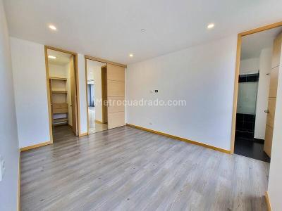 Apartamento de 2 alcobas en arriendo en Castropol, Medellín, 90 m² · foto 10 de 15