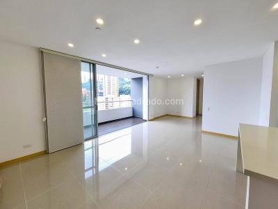 Apartamento de 2 alcobas en arriendo en Castropol, Medellín, 90 m² · foto 3 de 15