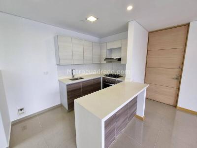 Apartamento de 2 alcobas en arriendo en Castropol, Medellín, 90 m² · foto 6 de 15