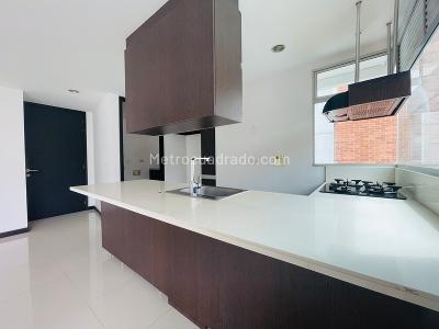 Apartamento de 3 alcobas en venta en Santa Maria De Los Angeles, Medellín, 104 m² · foto 3 de 17