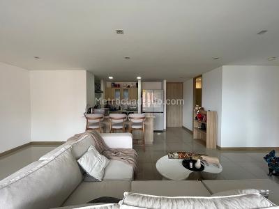 Apartamento en venta en El Esmeraldal, Envigado · foto 3 de 16