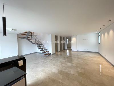 Apartamento de 3 alcobas en arriendo en Conquistadores, Medellín, 200 m² · foto 2 de 20