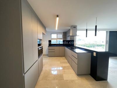 Apartamento de 3 alcobas en arriendo en Conquistadores, Medellín, 200 m² · foto 7 de 20