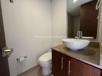Apartamento de 3 alcobas en arriendo en El Poblado, Medellín, 87 m² · foto 10 de 15