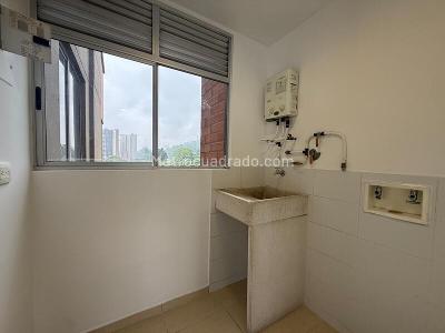 Apartamento de 3 alcobas en arriendo en El Poblado, Medellín, 87 m² · foto 12 de 15