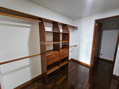 Apartamento de 3 alcobas en arriendo en El Tesoro, Medellín, 350 m² · foto 18 de 20