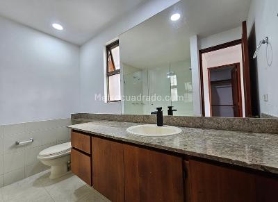 Apartamento de 3 alcobas en arriendo en El Tesoro, Medellín, 350 m² · foto 20 de 20