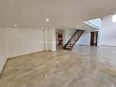 Apartamento de 3 alcobas en arriendo en El Tesoro, Medellín, 350 m² · foto 2 de 20