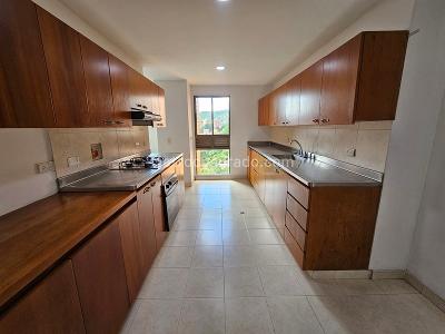 Apartamento de 3 alcobas en arriendo en El Tesoro, Medellín, 350 m² · foto 6 de 20