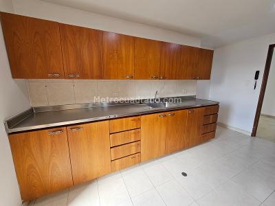 Apartamento de 3 alcobas en arriendo en El Tesoro, Medellín, 350 m² · foto 8 de 20
